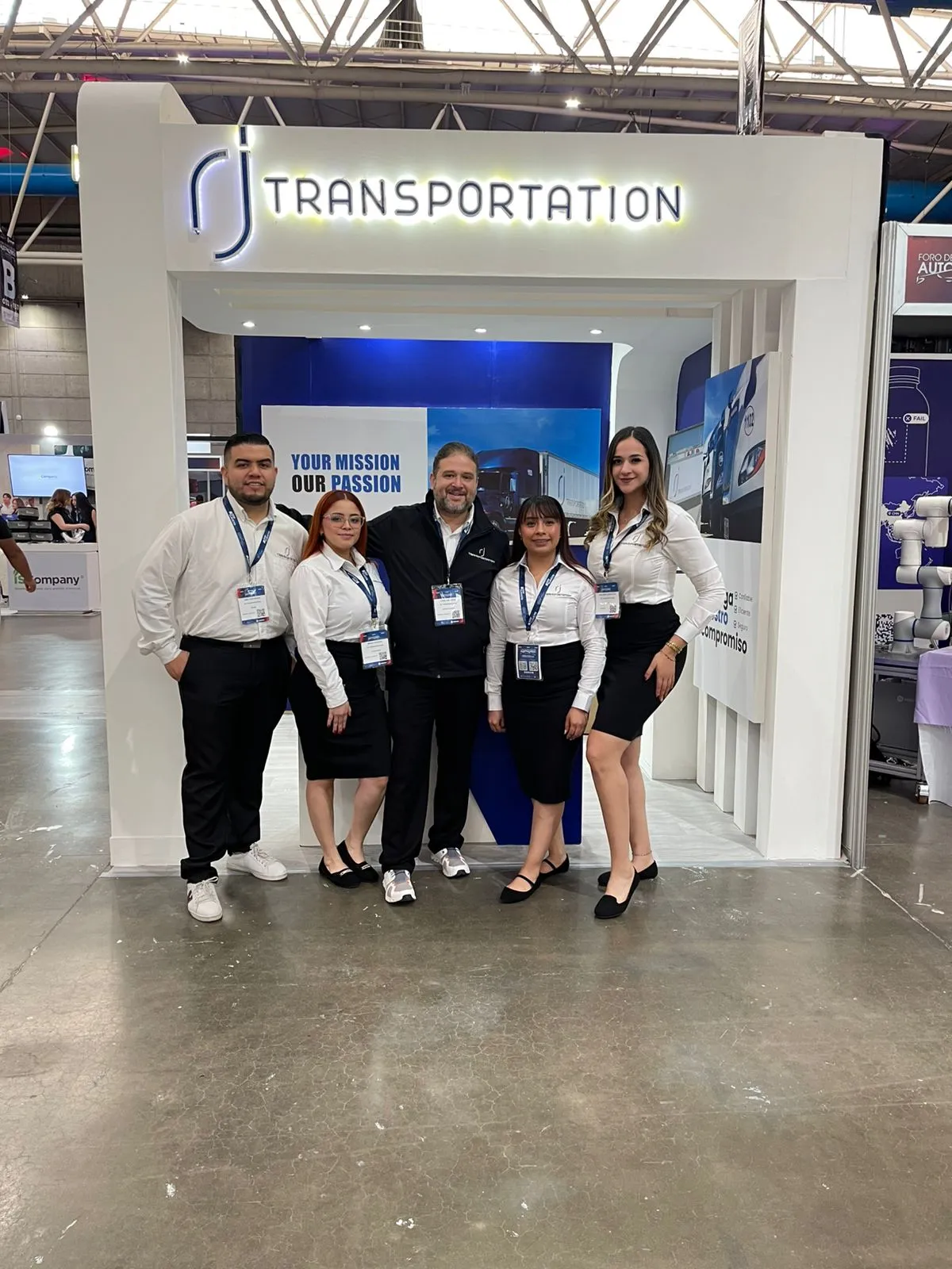 RJ Transportation team at Guanajuato expo